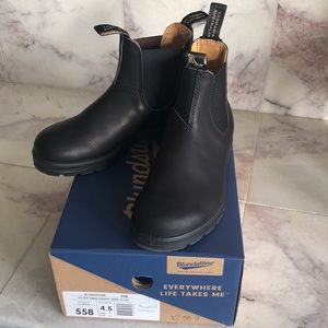 *WORN TWICE* Blundstone’s Black Leather Chelsea 558, Women’s Sz 7.5